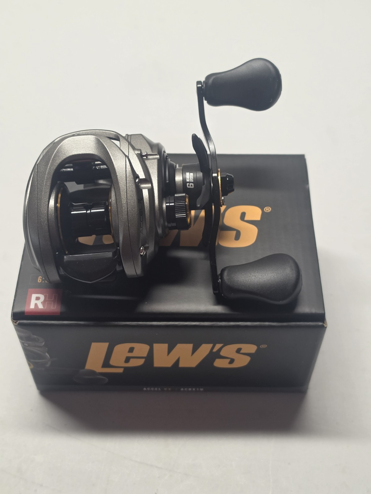 Lew’s Accel RX Baitcast Fishing Reel, Right Hand 5+1 Bearings 6.8:1