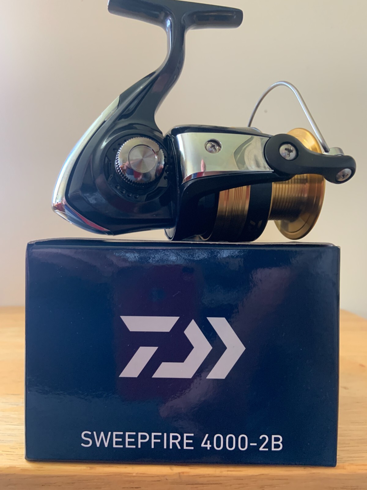 DAIWA SWEEPFIRE SWF-4000 2B SPINNING REEL