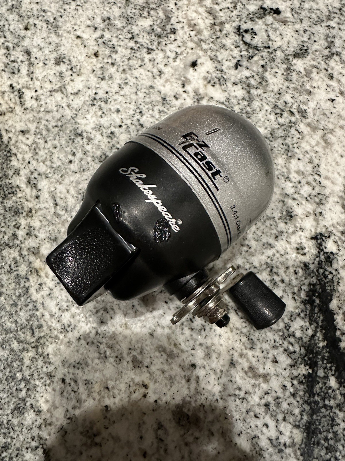 Shakespeare E-Z Cast 10 EZCAST 10 Spincasting Fishing Reel