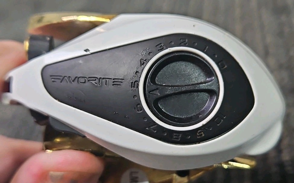 Favorite Fishing Soleus XCS Casting Reel 7.3:1 12/120 – White