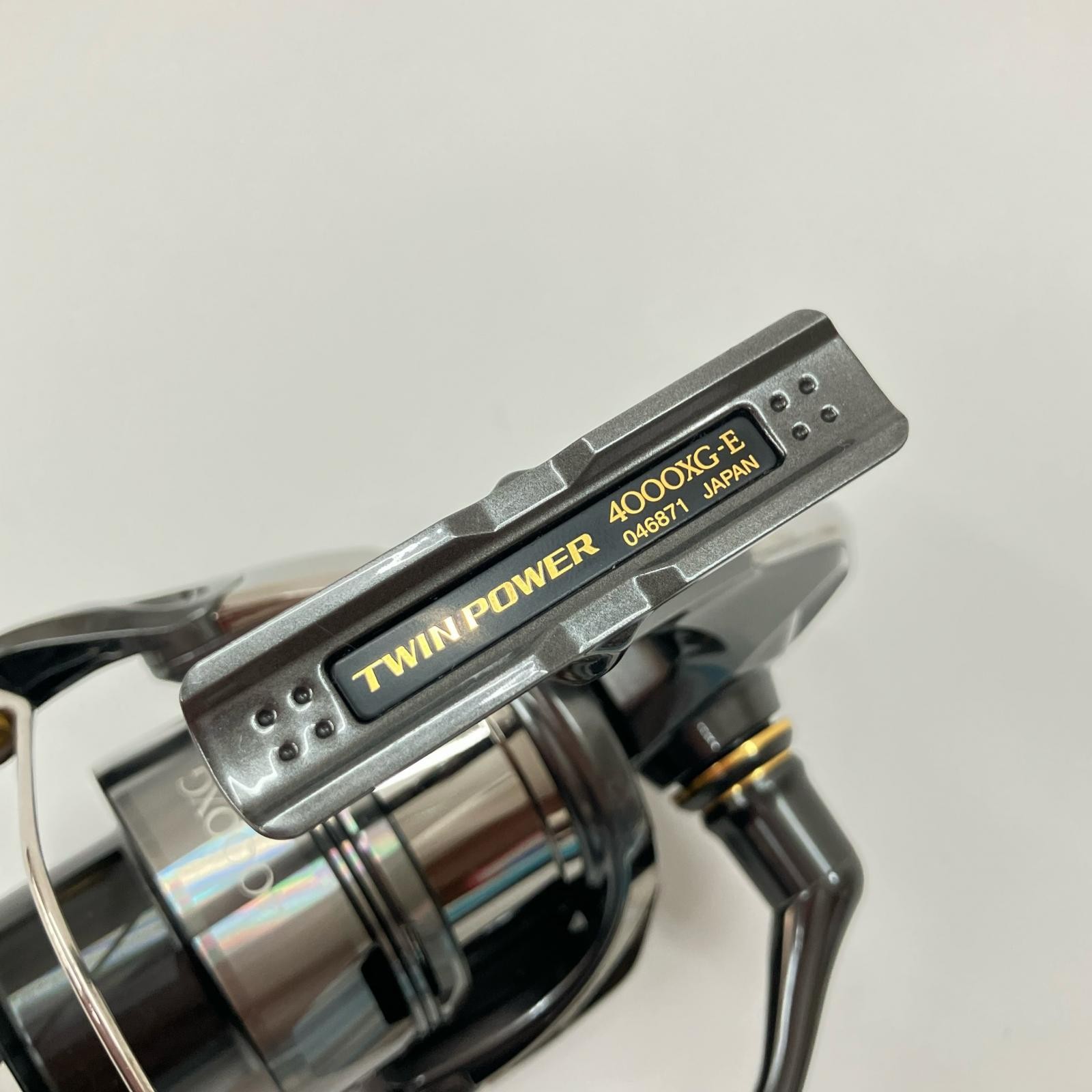 Shimano 24 Twin Power 4000XG Spinning Reel w/ Box Scratches Japan