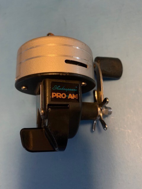 VINTAGE SHAKESPEARE PRO-AM CLOSED FACED SPINNING REEL WITH AN ALL METAL BODY
