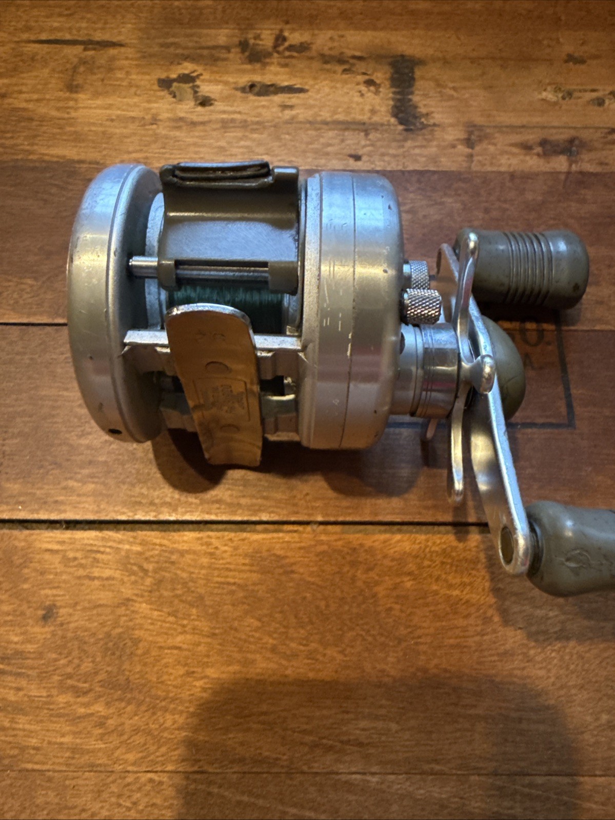 Shimano Calcutta 100 Baitcast Fishing Reel RH – Silver Color
