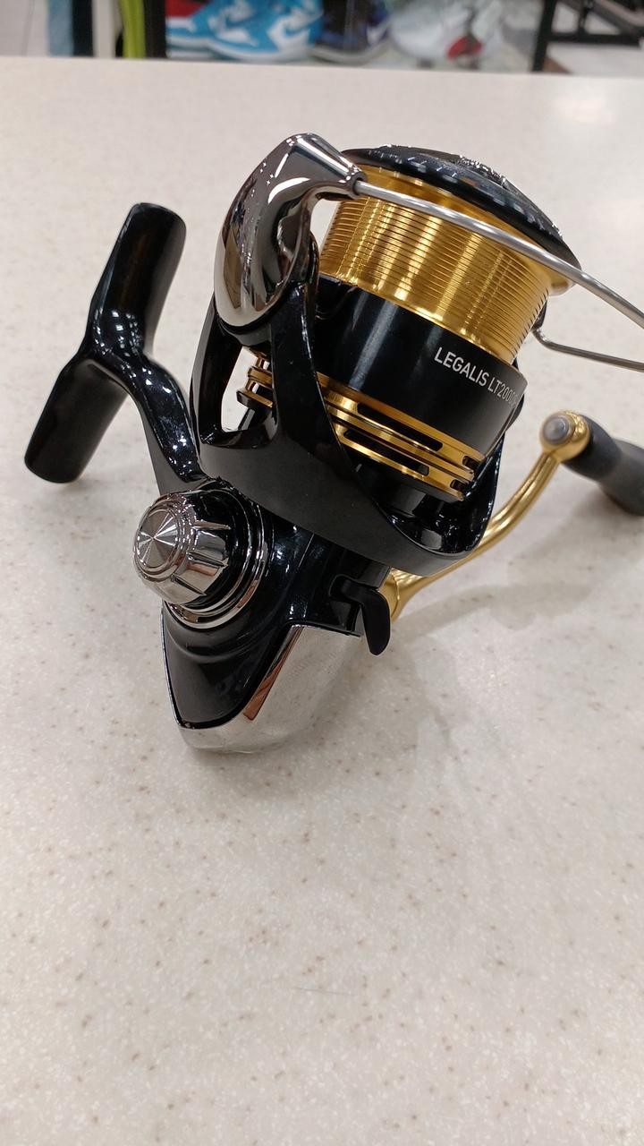 Daiwa Regalis 23 Spinning Reel, Fishing Gear, Lightweight, Saltwater