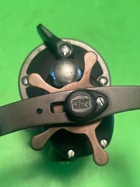 PENN 525 MAG MAGNETIC CAST CONTROL CONVENTIONAL FISHING REEL GREAT FREE SPOOL