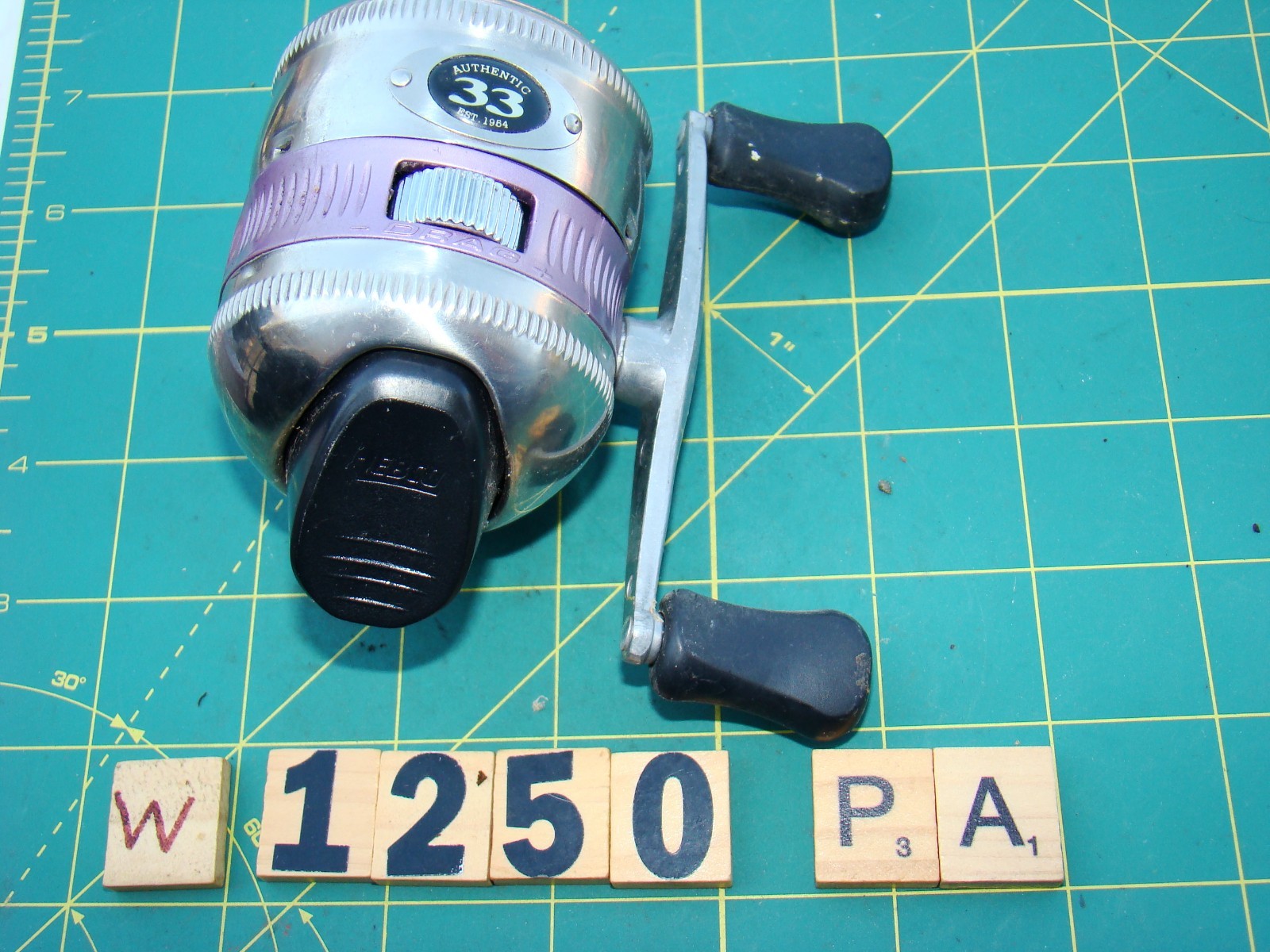 W1250 PA ZEBCO 33 PURPLE STRIPE SPINCAST FISHING REEL