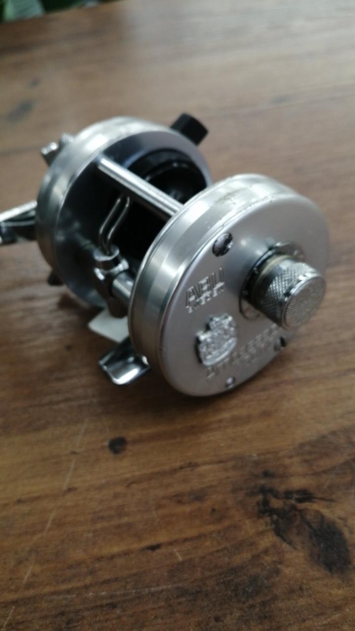 Abu Garcia Ambassadeur 2500C Baitcasting Reel 4.7 Gear Ratio 260g 14lb/90m