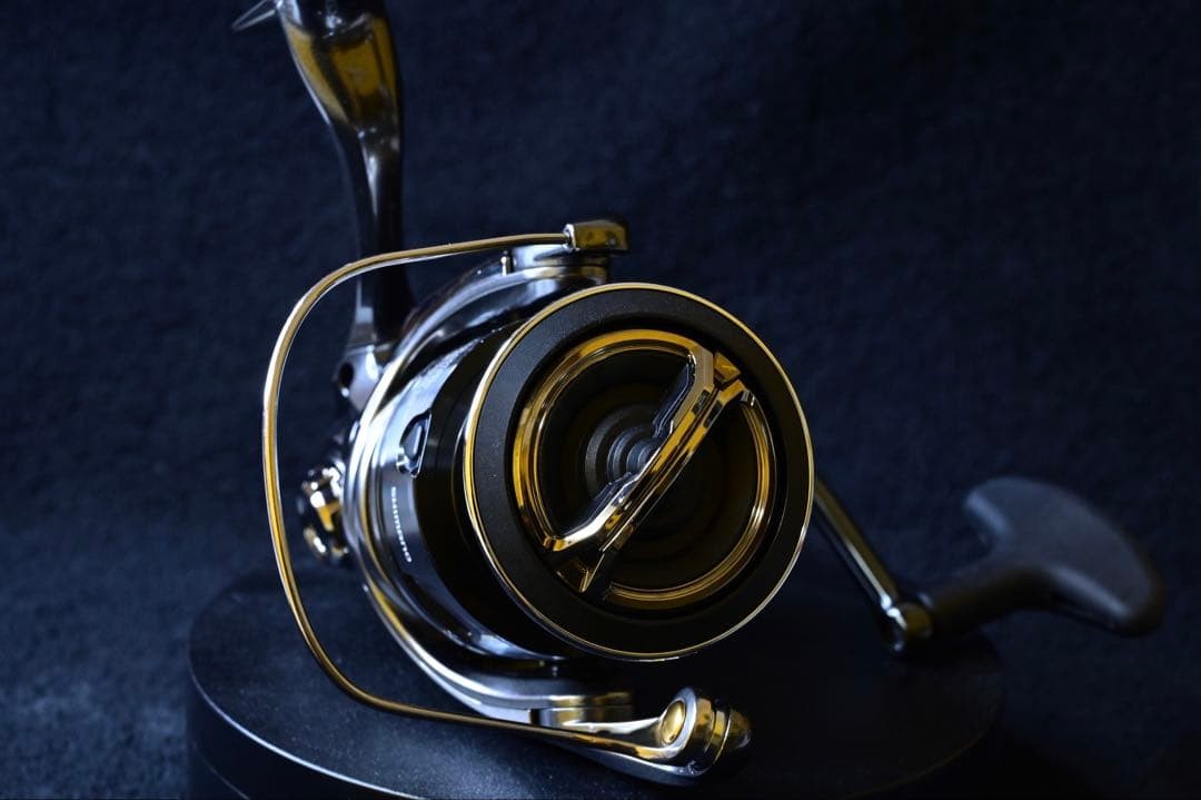Excellent SHIMANO 24 Twin Power Spinning Reel 4000XG w/ Box Fishing Reel