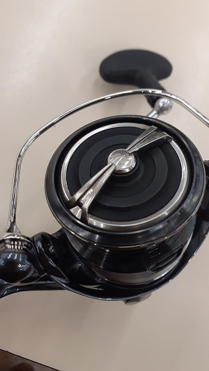 Daiwa Certate LT4000-CXH Spinning Reel 24 lb Line 10.2 oz, Minor Scratches