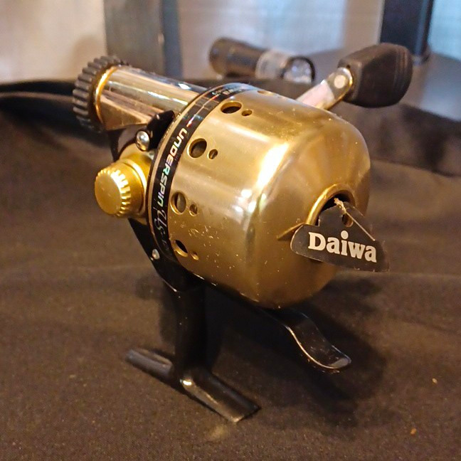 Daiwa UnderSpin US-120XD Spincast Reel Right 2.8:1 8lb/80yd Gold/Black