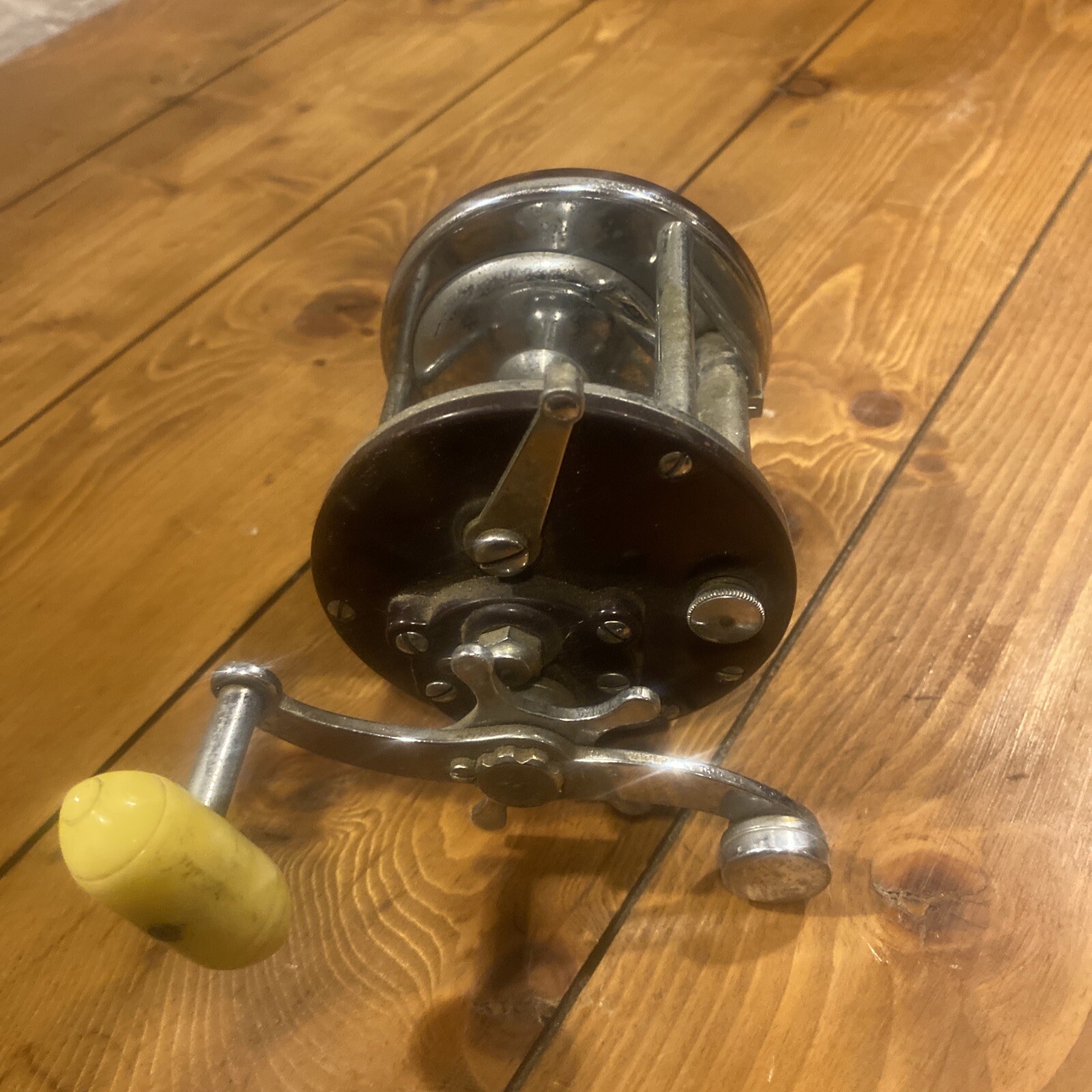 Penn Maroon Peer # 209 with a Metal Spool & a Beige Knob. Tested R-5