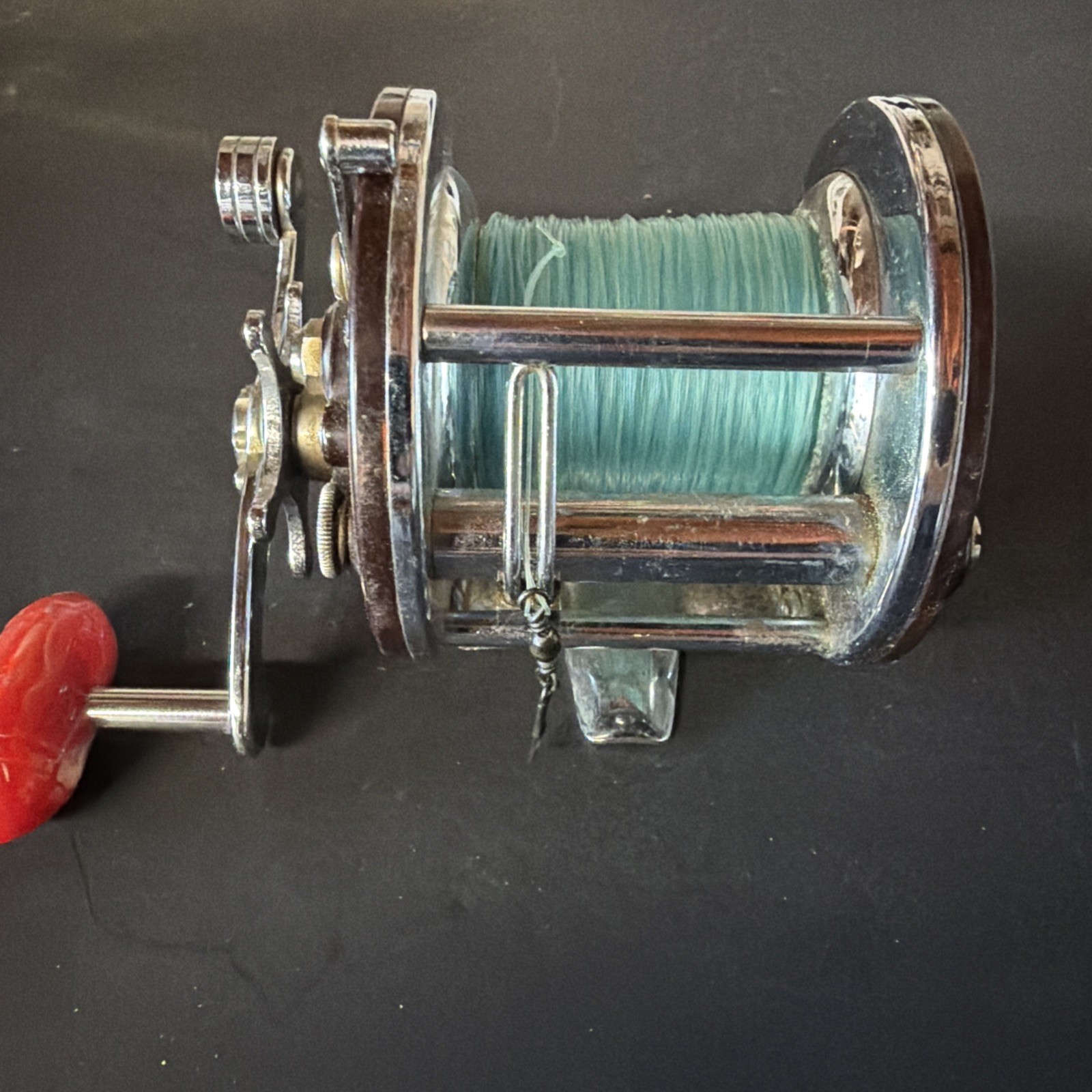 Vintage PENN PEER 209 Fishing Reel w/Red Handle Bait Casting Reel