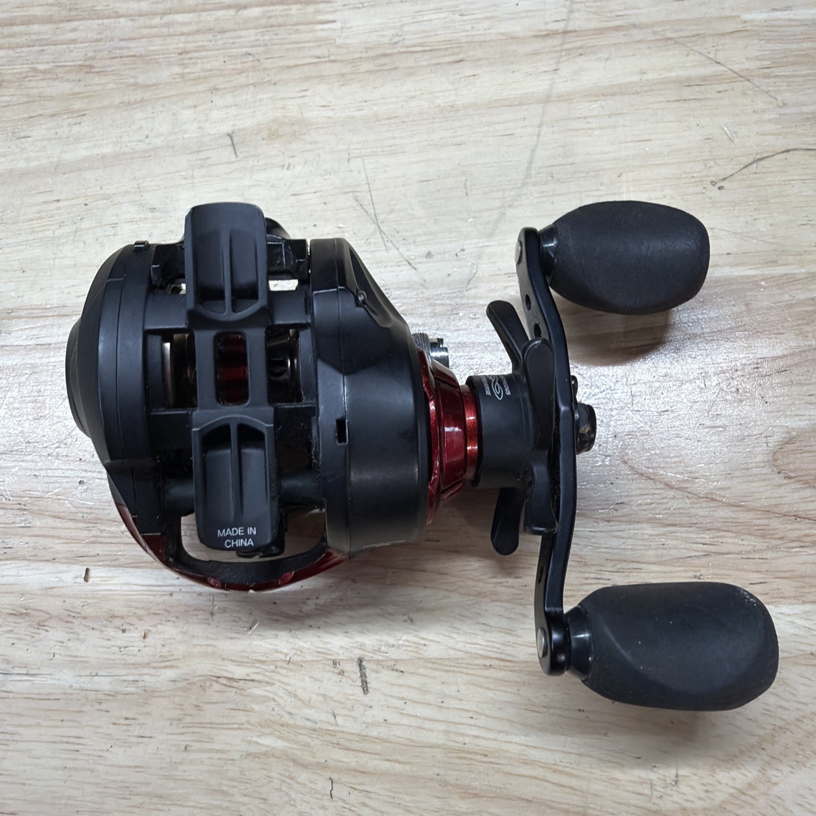 Quantum Team KVD Red/Black Baitcast Reel 8 Ball Bearings KVD100SPTA 6.3:1. A