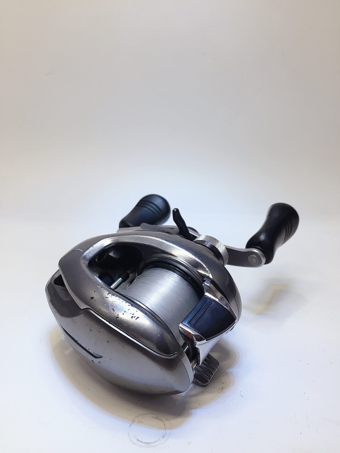 Shimano 15 Metanium DC HG RH 7.4:1 190g Gray Used Baitcast Reel Fishing Japan