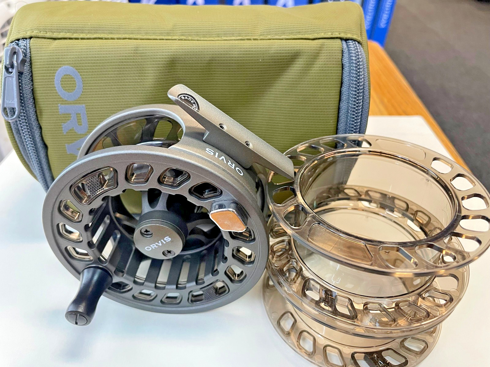 ORVIS CLEARWATER LARGE ARBOR CASSETTE IV FLY REEL INCLUDES 2 SPARE CASSETTES