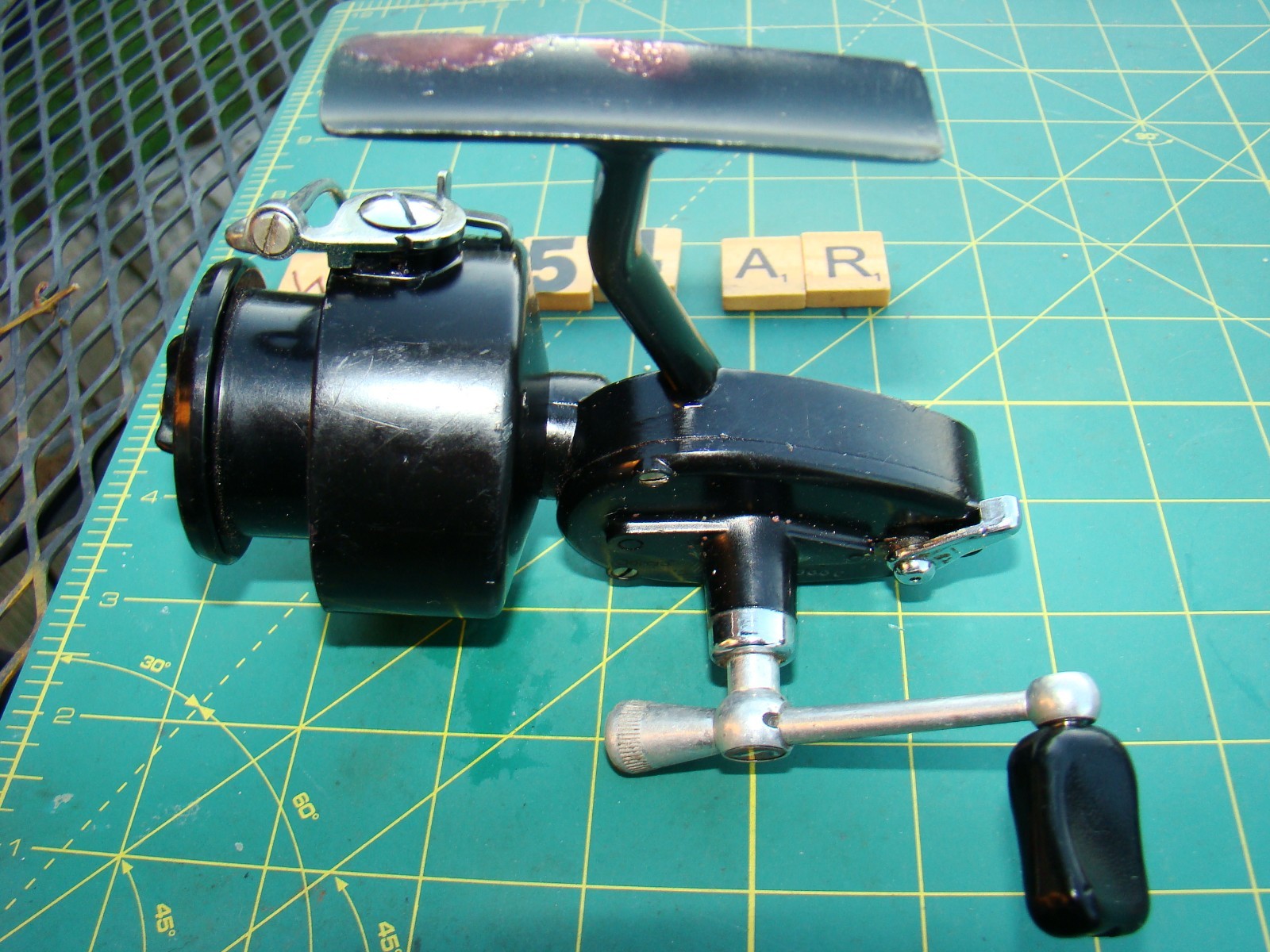 W2054 AR GARCIA MITCHELL 300 C SPINNING FISHING REEL