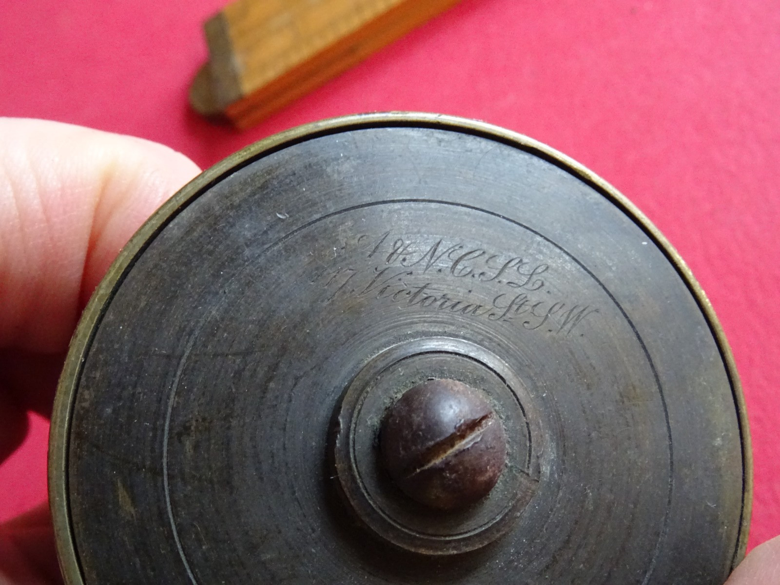 A NICE VINTAGE 2 1/4″ ARMY & NAVY HEAVY BRASS BROOK TROUT FLY REEL