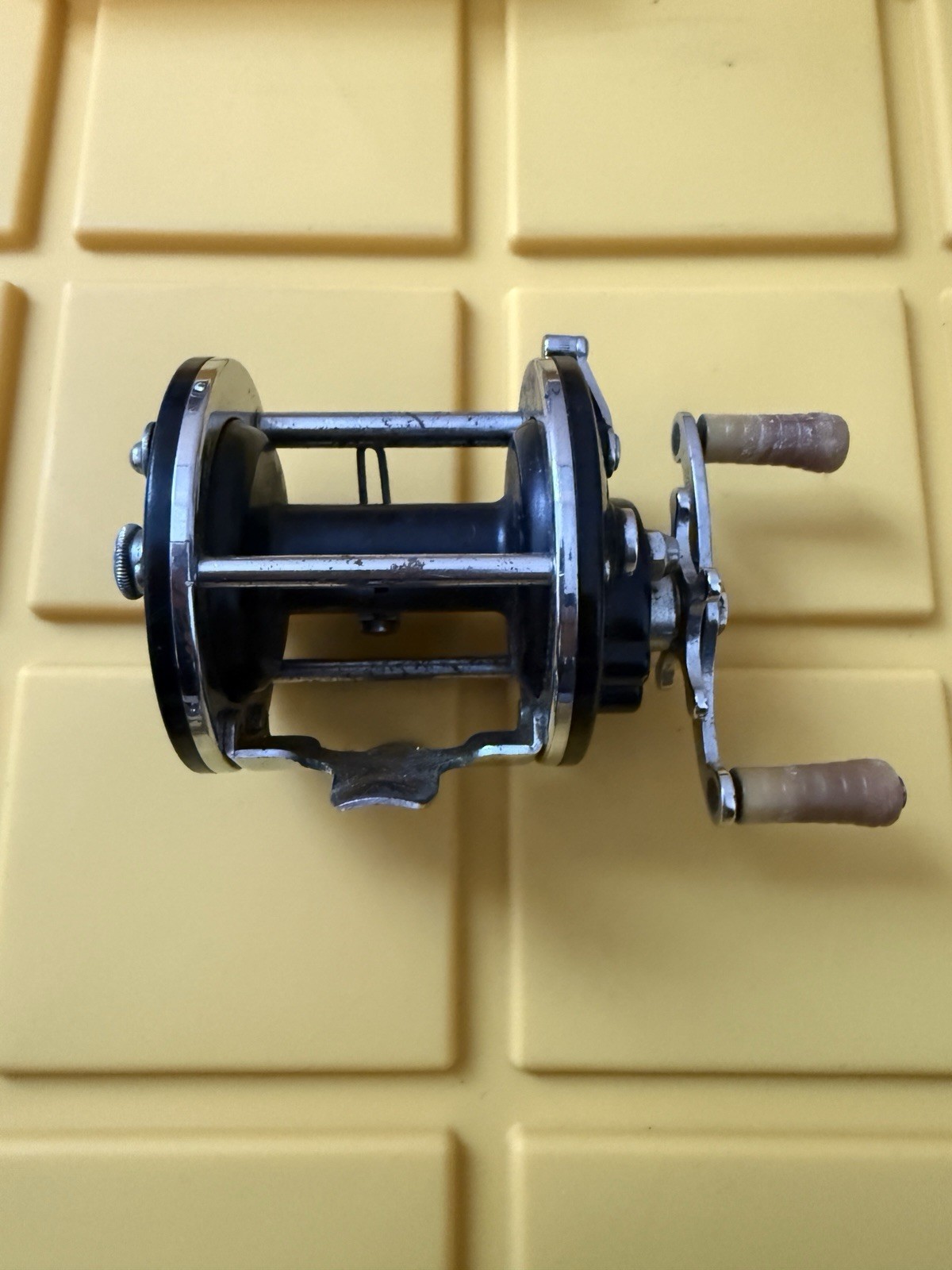 Lot Of 3 Vintage Fishing Reels Penn Peer 109 Penn Peer 209 Empire Misc Reel