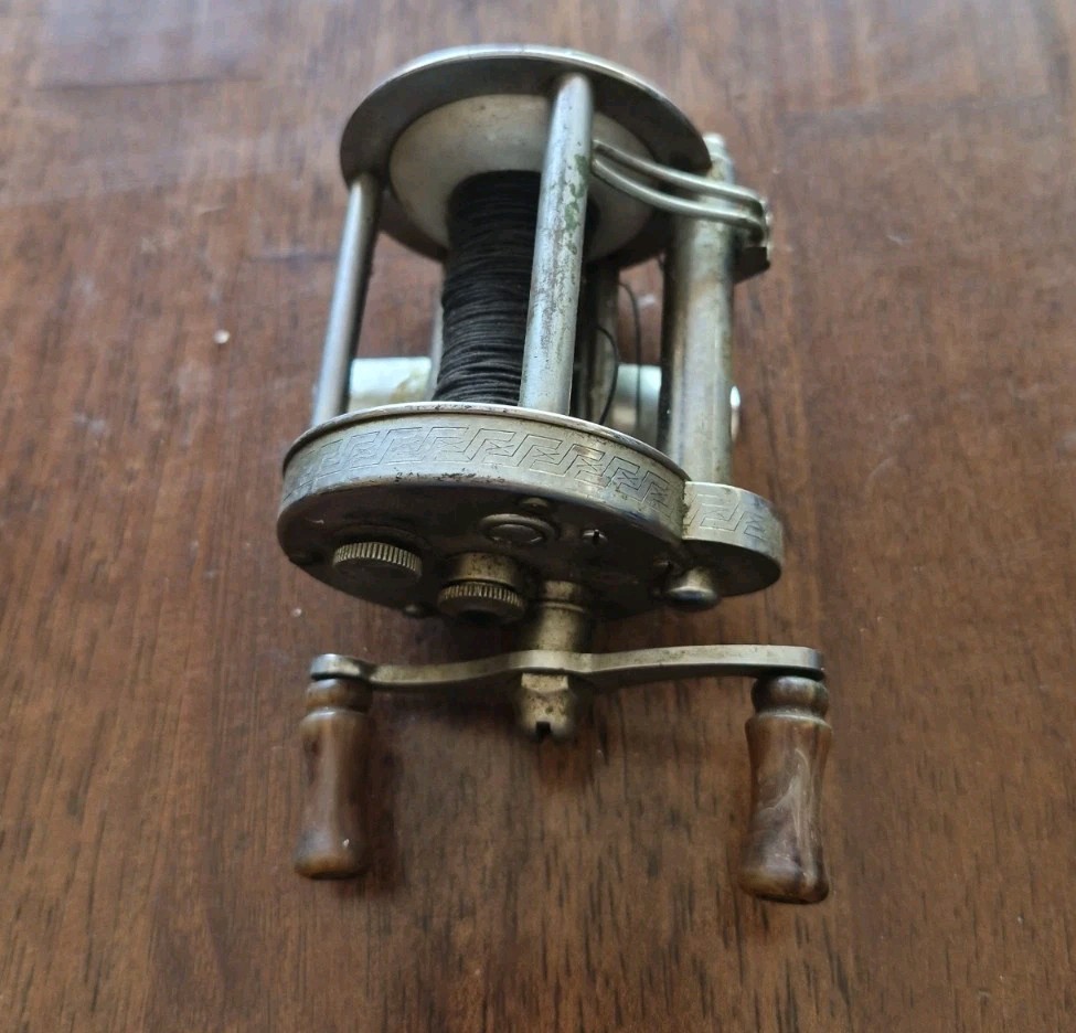 166 Pflueger Model 1893 Bait Cast Fishing Reel Akron with Reel Bag