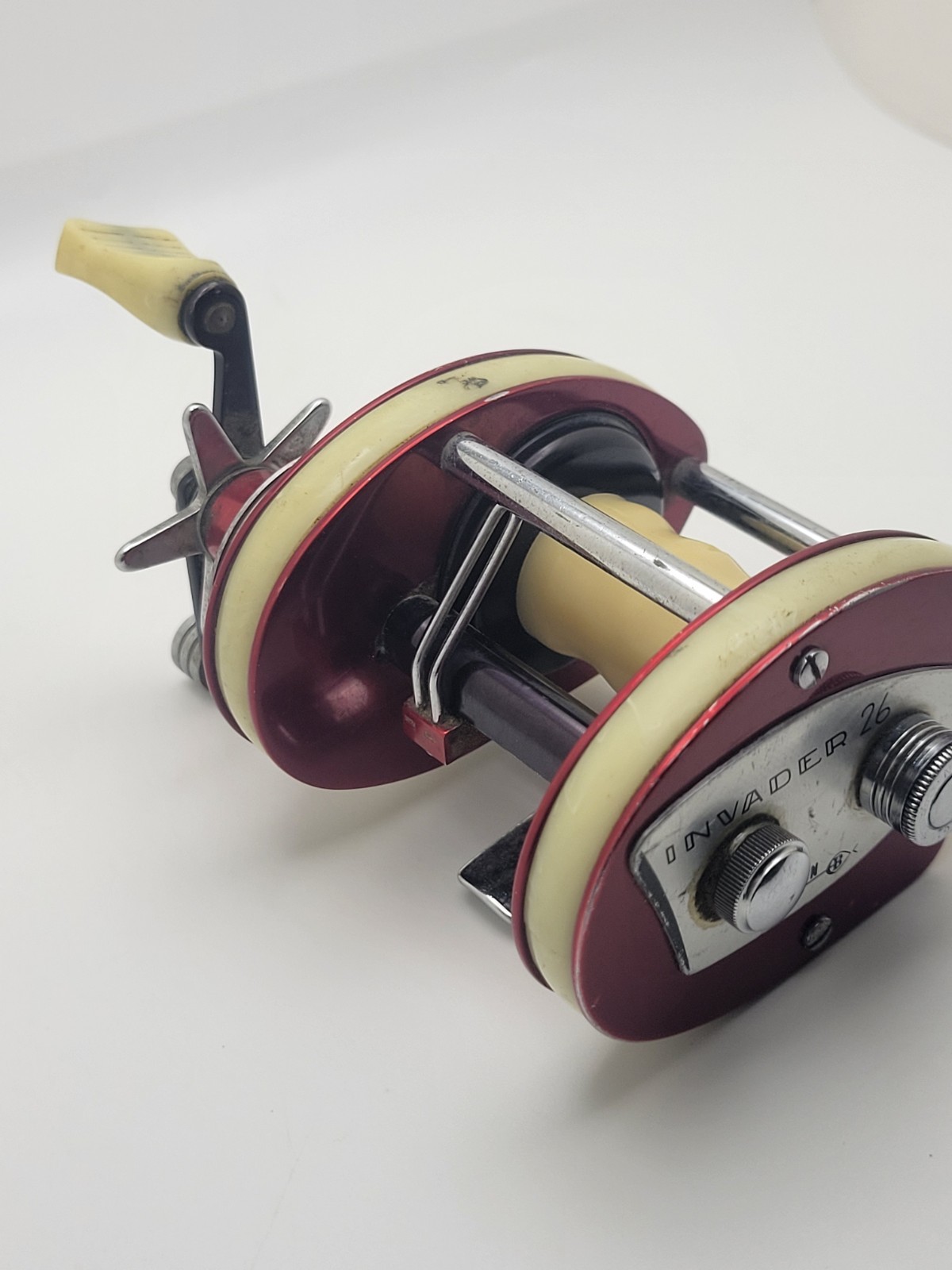Vintage Bronson Invader 26 Baitcaster Fishing Reel