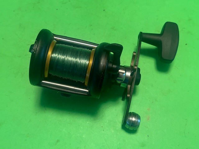 PENN 525 MAG MAGNETIC CAST CONTROL CONVENTIONAL FISHING REEL GREAT FREE SPOOL