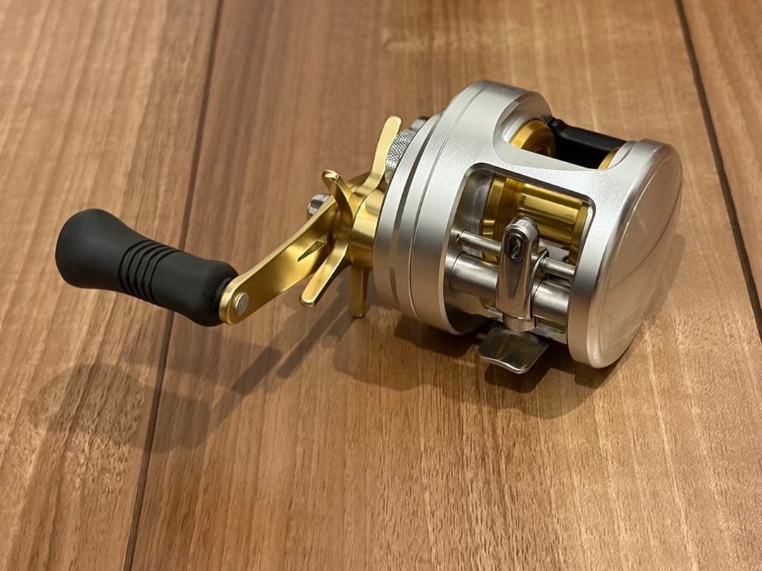 SHIMANO 12 Calcutta 400F Baitcasting Reel Fishing Silver Gold Working Pre-Owned