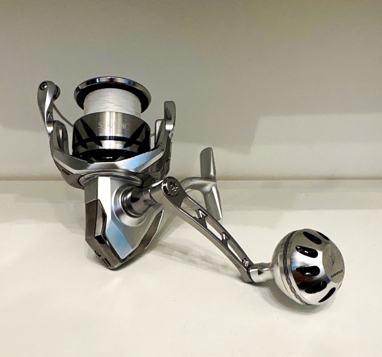 Shimano Stradic C5000XG Spinning Reel with brand new gomexus handle with line.