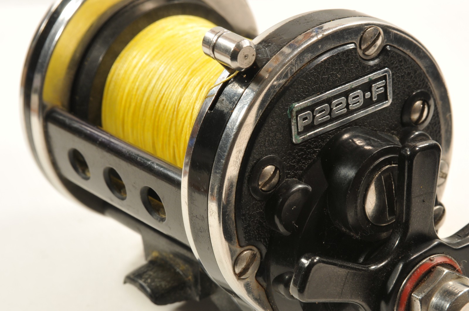 Newell P229-F Star Drag 5:1 Gear Ratio Graphite/Stainless Steel Casting Reel USA