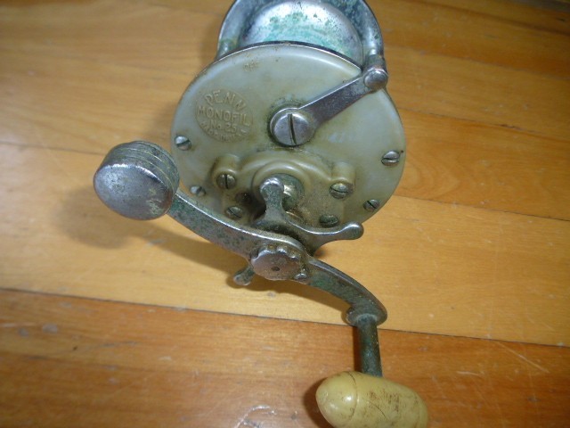 Vintage fishing reel Penn Monofil 25 Gray, rough looking, good working condition