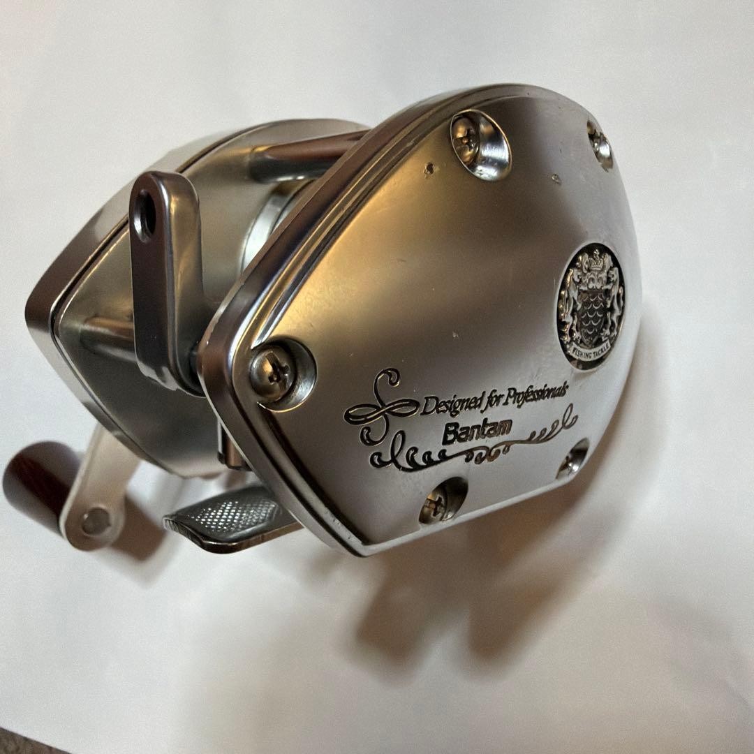 Shimano Bantam 100 Fishing Reel 4.7 Gear Ratio 218g Smooth Operation