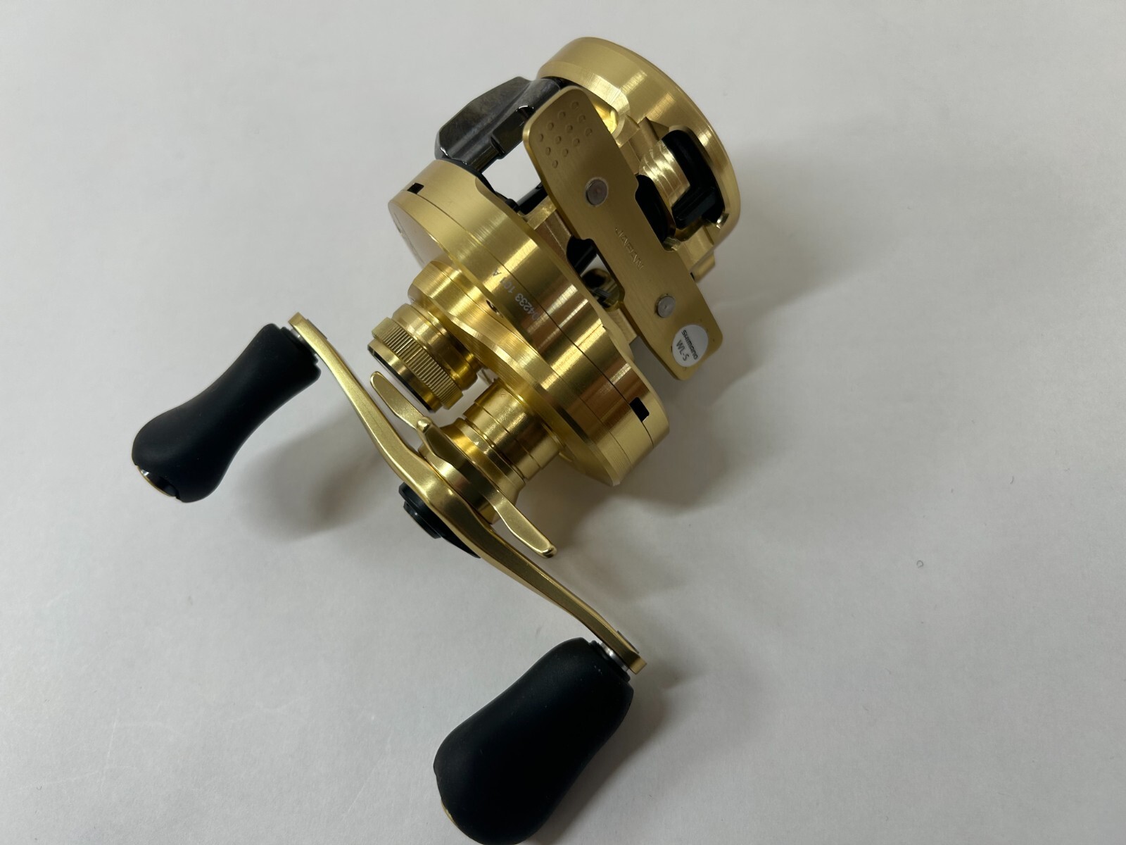 Shimano 21 CALCUTTA CONQUEST 101 Left 5.6 Casting Reel Brand New in Box