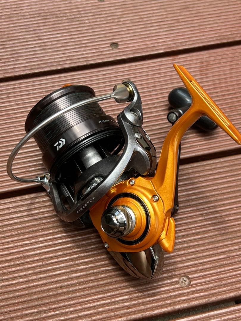 Daiwa CAST’IZM 25QD Spinning Surf Casting Reel with Box Case