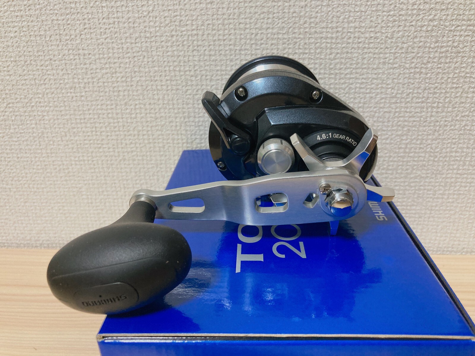 Shimano Baitcasting Reel 20 TORIUM 2000PG Right 4.6:1 Fishing Reel IN BOX