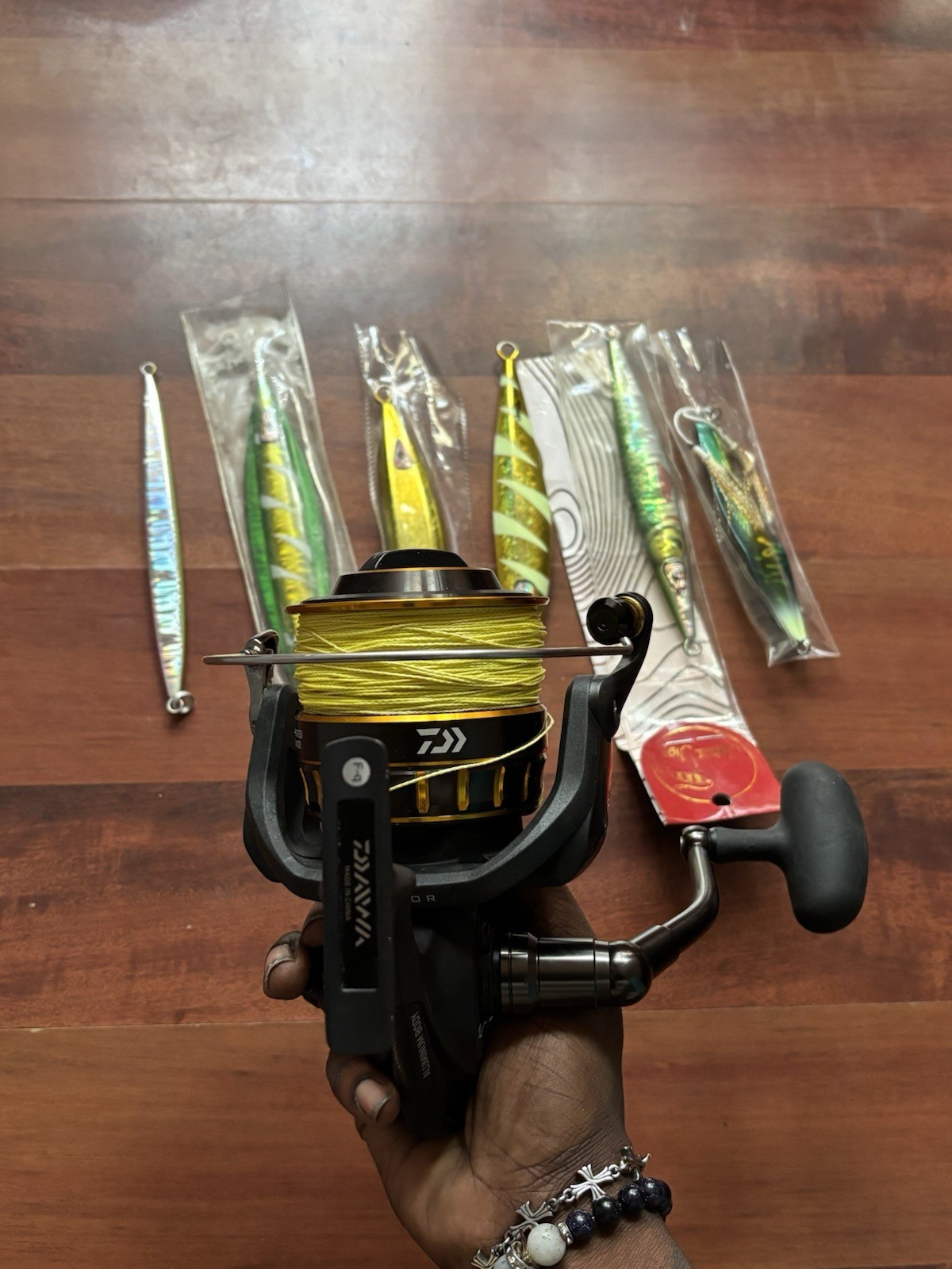 Daiwa BG 8000 Saltwater Spinning Reel & 6 Glow Offshore Jig Bundle