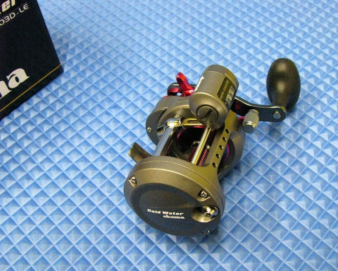 Okuma Cold Water LC Trolling Reel Ladies Edition Right Handed CW 203D-LE