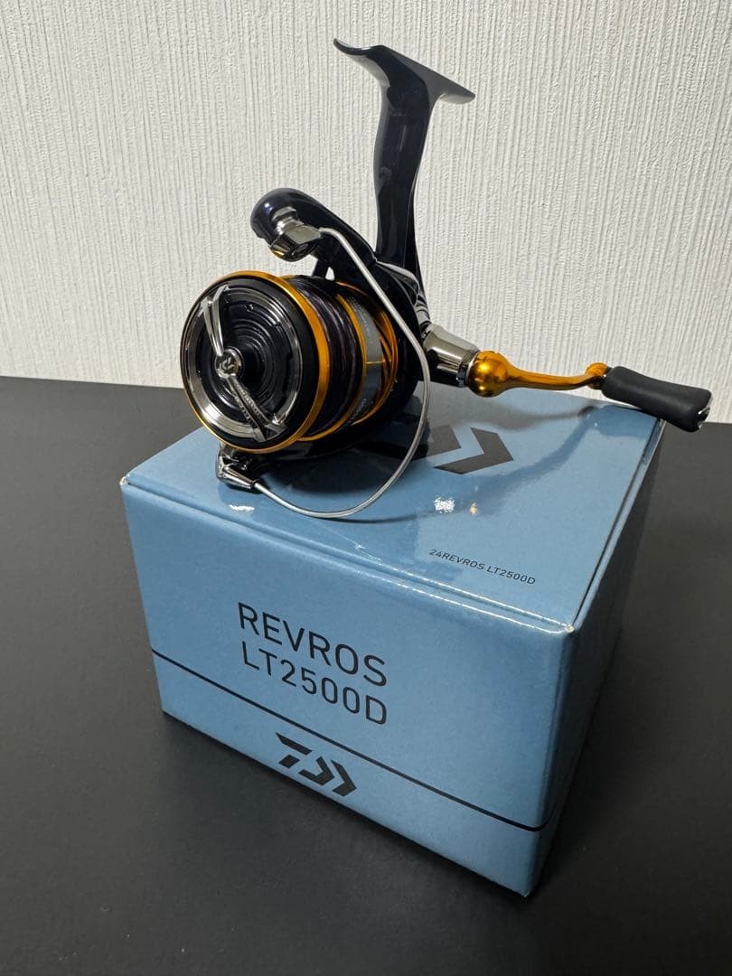 Daiwa REVROS LT2500D Spinning Reel Blue Gold Lightweight Used