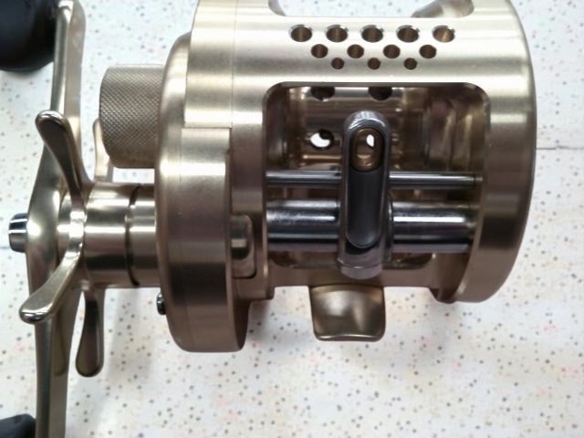 Shimano 00 Calcutta Conquest 200 Baitcasting Reel Used Good