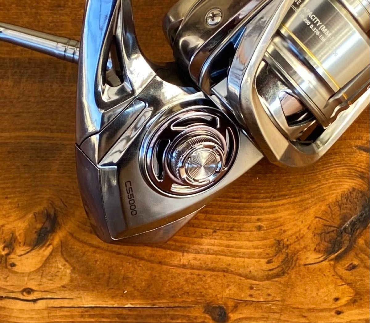 [Mint] Spinning Reel 5000 Shore Jigging Sea Bass Screw-in Handle 15kg From JAPAN