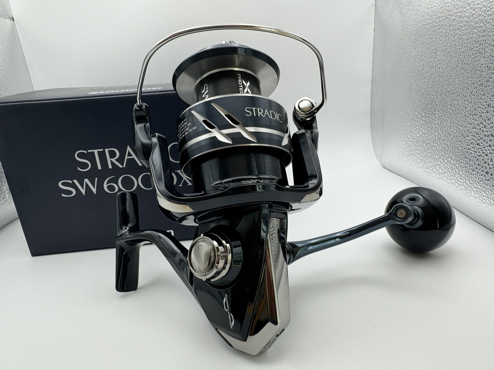 Shimano 24 Stradic SW 6000XG Spinning Reel 2024 Model w/Box “ Near Mint “ S008