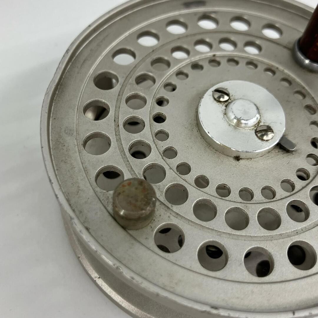 ufm UEDA CANTATA 2350 Fly Fishing Reel WF8F Click Drag Used Free Ship Japan