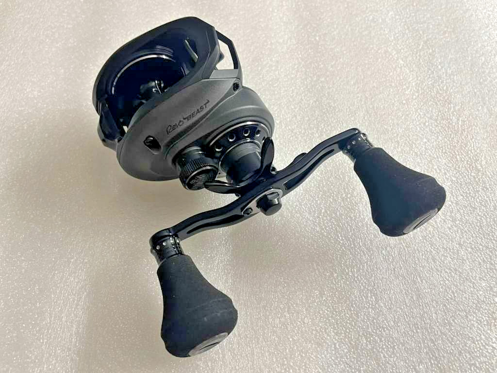 NEW ABU GARCIE REVO BEAST 40-HS Baitcasting Reel Right Hand – FREE SHIPPING