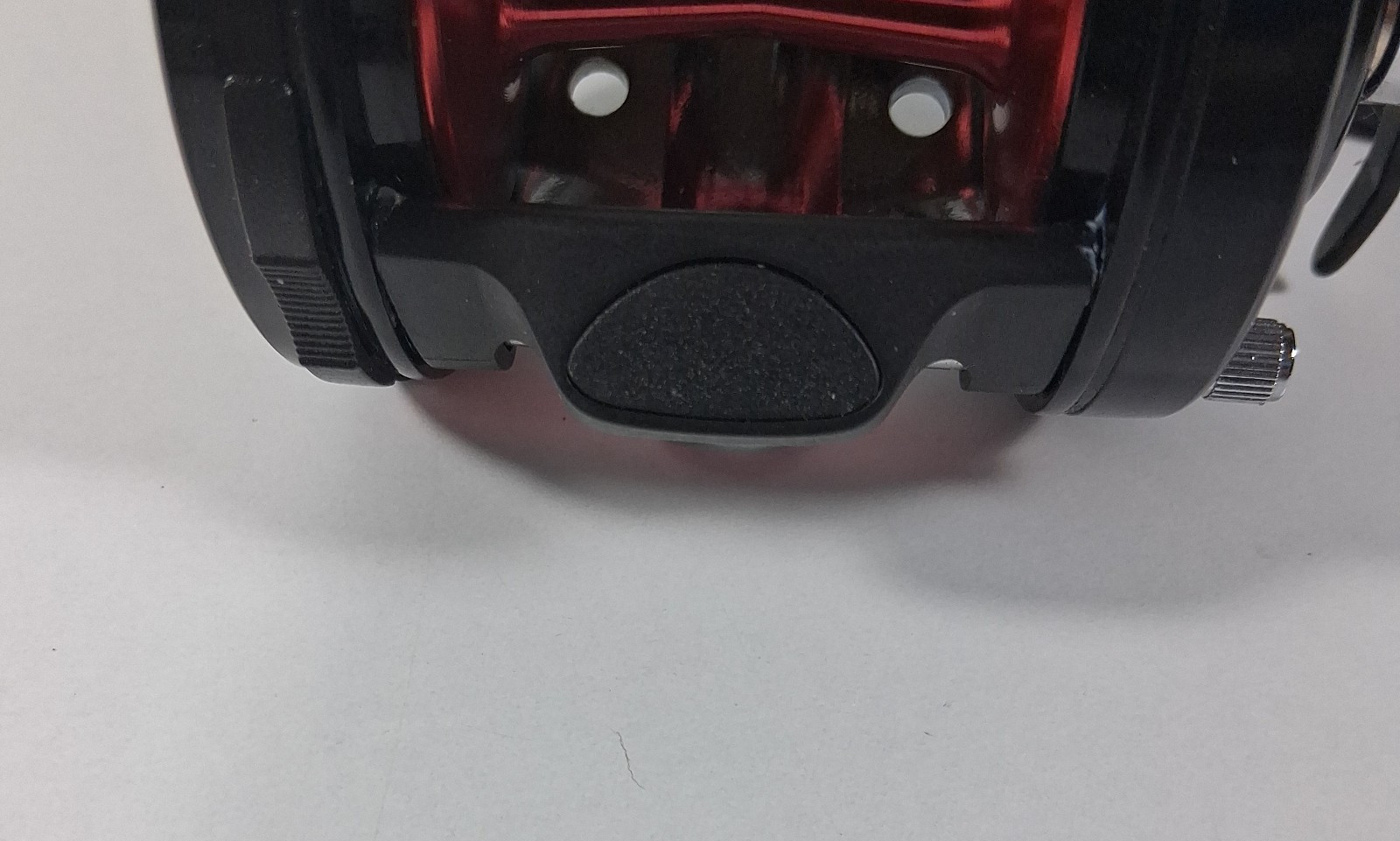Abu Garcia Ambassadeur 6600 STX Baitcast Reel 5.9:1 Gear Ratio Black/Red